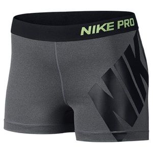 New Women’s Nike Pro 3 Inch Shorts Medium